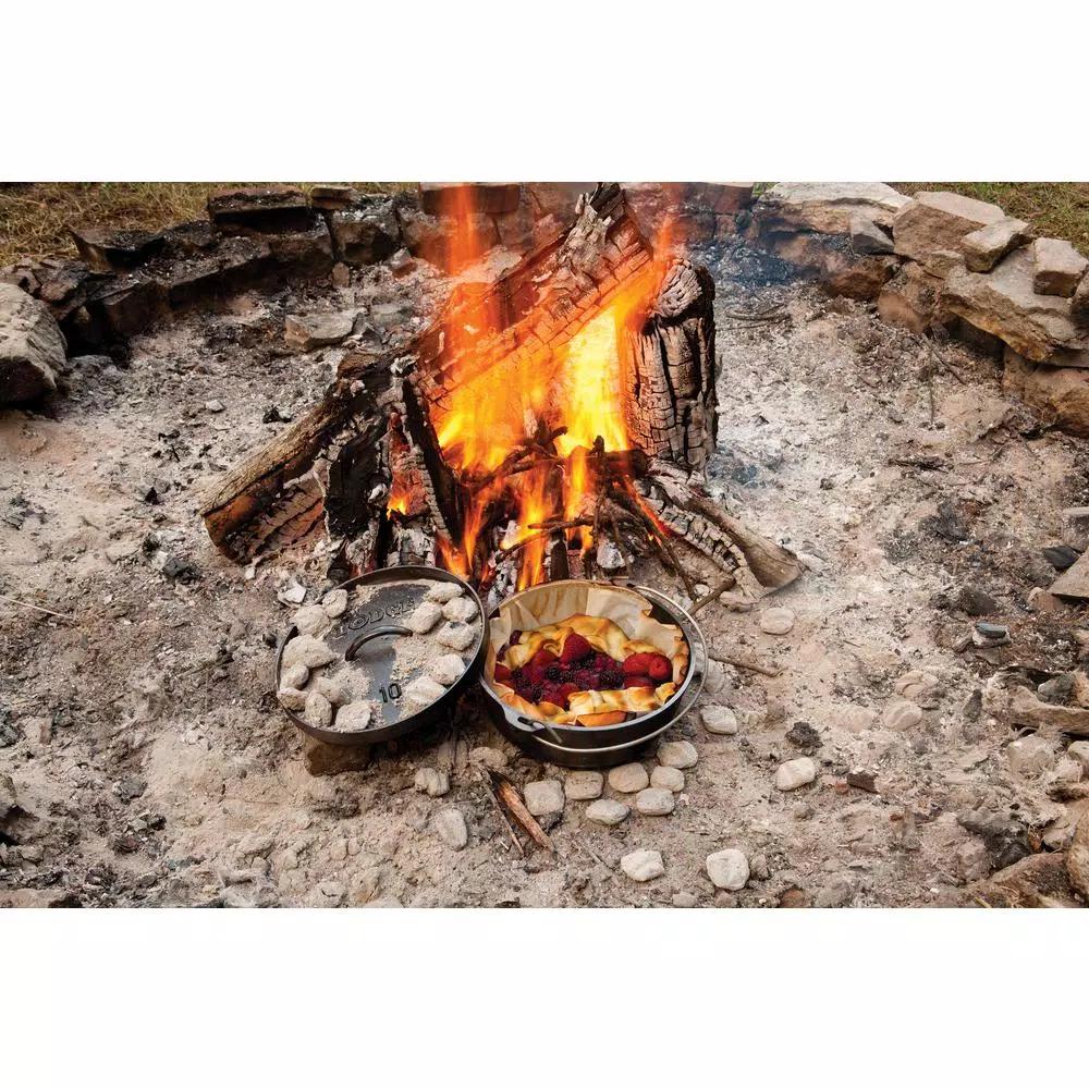 Lodge 4 Qt. Cast Iron Dutch Oven with Lid and Bail Handle
