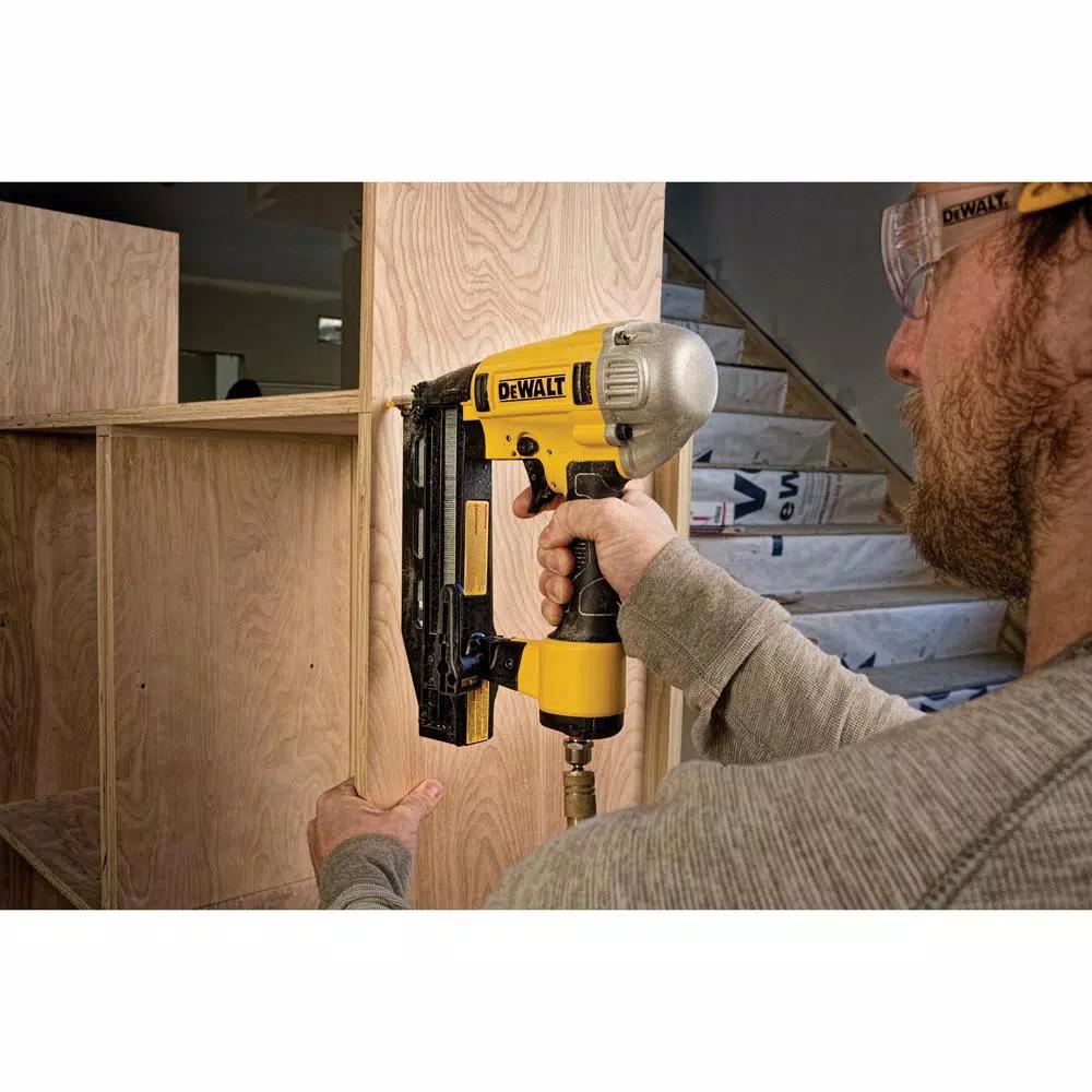 DEWALT 16-Gauge 2-1/2 in. Pneumatic Finish Nailer Kit with Bonus 18-Gauge Brad Nailer