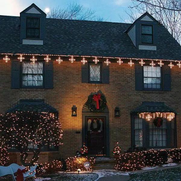 HOLIDYNAMICS HOLIDAY LIGHTING SOLUTIONS Blizzard Artisticks LED Christmas Roofline Decor, Classic White, 70-Count (Set of 2)