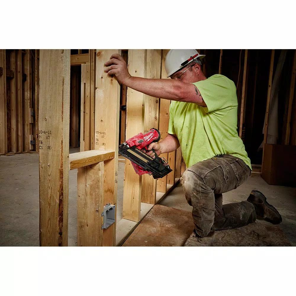 Milwaukee M18 FUEL 3-1/2 in. 30-Degree Cordless Framing Nailer Kit with Performance Safety Glasses