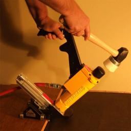 POWERNAIL 445FS Flex Power Roller 15.5-Gauge Pneumatic Hardwood Flooring Stapler thumbnail 2