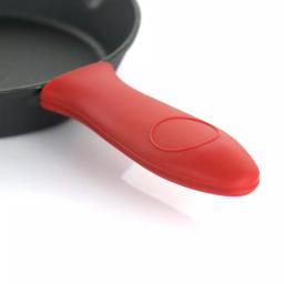 MegaChef 6-Piece Pre-Seasoned Cast Iron Skillet Set with Lids and Silicone Holders thumbnail 3