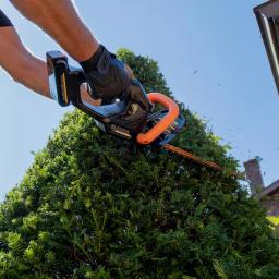 Scotts 20V Cordless 22 in. Hedge Trimmer Kit with 2.0Ah Battery and Fast Charger thumbnail 3