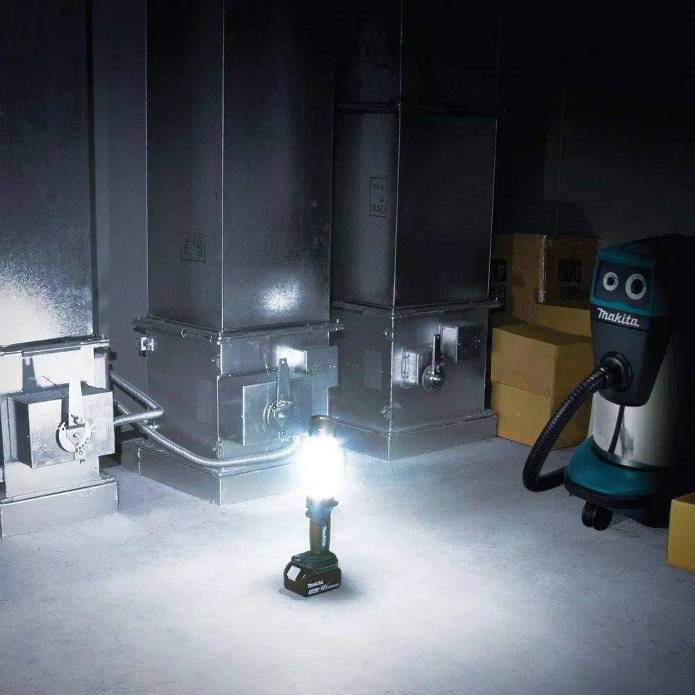 Makita 18V LXT Cordless LED Lantern and Flashlight, 620 Lumens