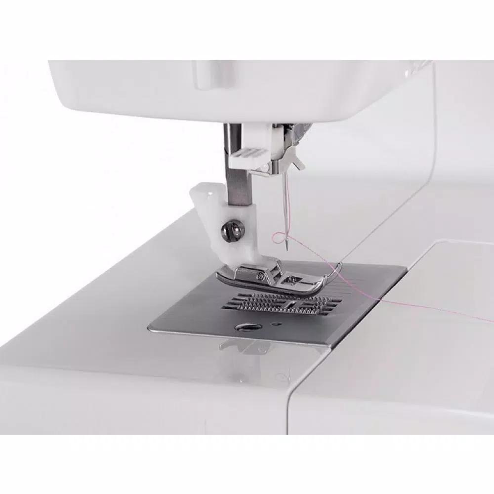 SINGER 3223 Simple Sewing Machine with 23 Built-in Stitches and 4-Step Buttonhole
