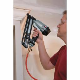 Porter-Cable 15-Gauge 2-1/2 in. Angled Finish Nailer Kit with Bonus 18-Gauge Brad Nailer Kit thumbnail 10