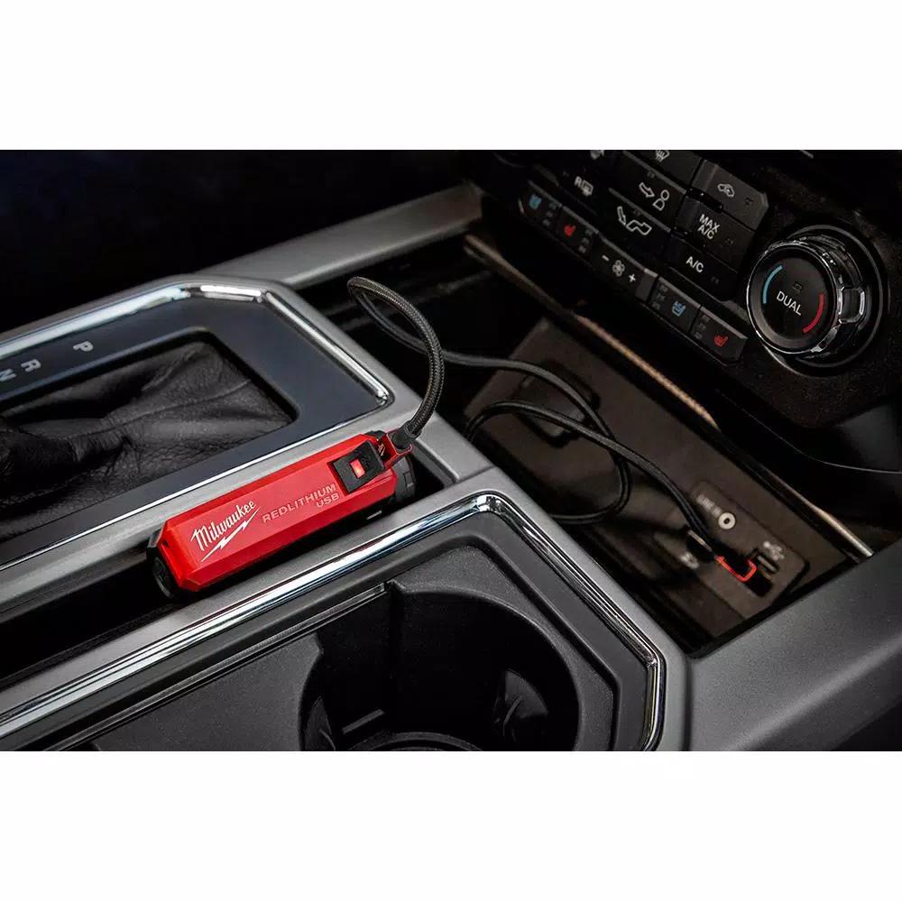 Milwaukee REDLITHIUM USB Charger and Portable Power Source