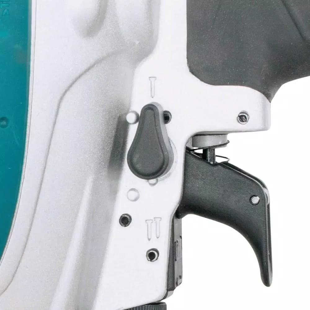 Makita 15-Gauge 34° Angled Finish Nailer, 1-1/4 in. to 2-1/2 in.