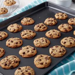 Wilton Perfect Results Premium Non-Stick Cookie Pan Set, 3-Piece thumbnail 3