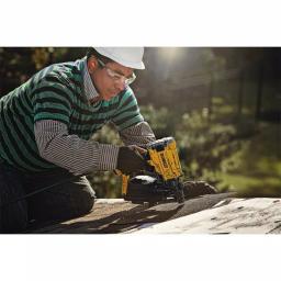 DEWALT Pneumatic 21° Collated Framing Nailer & 15° Coil Roofing Nailer Combo Kit thumbnail 15