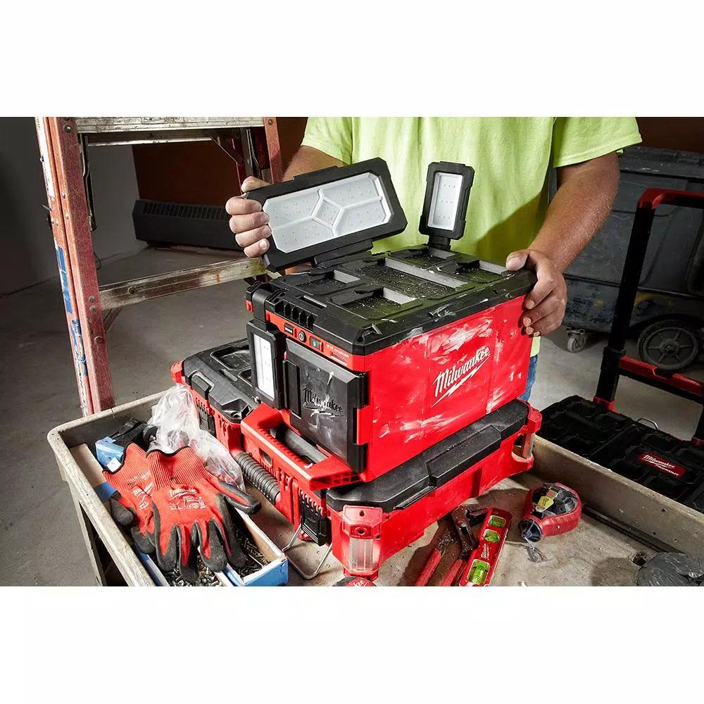 Milwaukee M18 PACKOUT 3000 Lumens LED Light with Built-In Charger