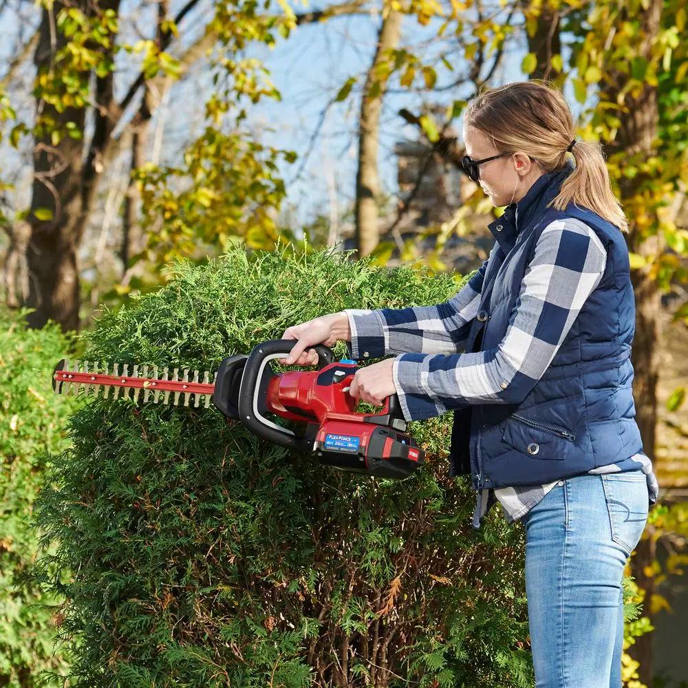 Toro 60V Flex-Force 24 in. Cordless Hedge Trimmer with 2.5 Ah Battery and Charger