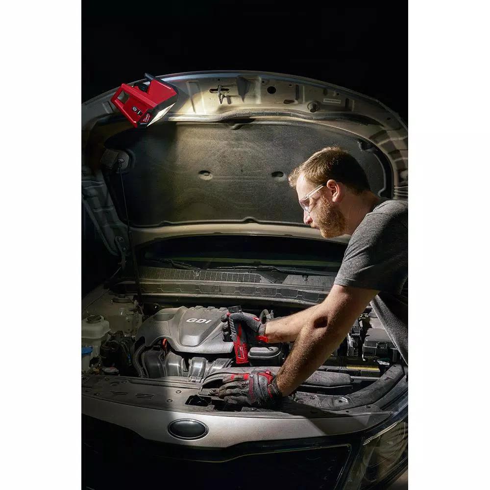 Milwaukee M12 Cordless PVC Shear Kit with 1000 Lumen M12 Rover Flood Light