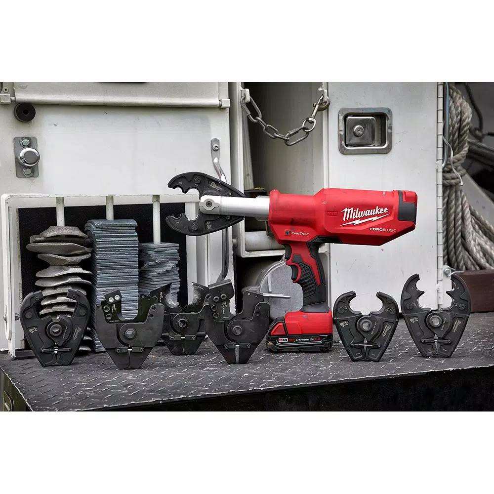 Milwaukee M18 FORCE LOGIC 6-Ton Pistol Utility Crimping Kit with BG-D3 Jaws and 2 Batteries