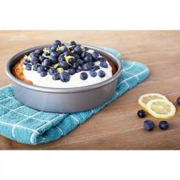 Chicago Metallic Commercial II 8 in. Non-Stick Round Cake Pan thumbnail 3