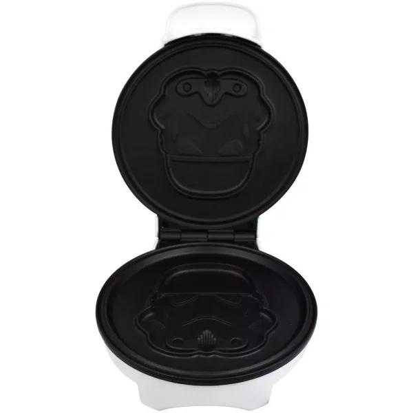 Uncanny Brands Star Wars Stormtrooper American Waffle Maker - White & Black