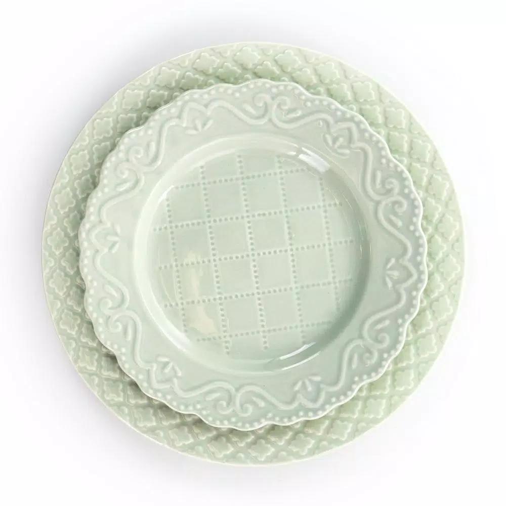 Gibson Home Quilted Eyelet 16-Piece Fine Ceramic Dinnerware Set, Light Grey, Service for 4