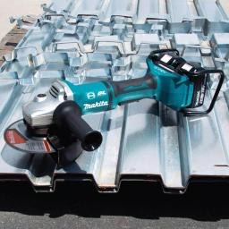 Makita 18V X2 LXT (36V) 7 in. Brushless Paddle Switch Angle Grinder Kit with 5.0 Ah Batteries & 10pk Grinding Wheels thumbnail 13