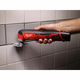 Milwaukee M12 Cordless Copper Tubing Cutter Kit with M12 Multi-Tool thumbnail 4