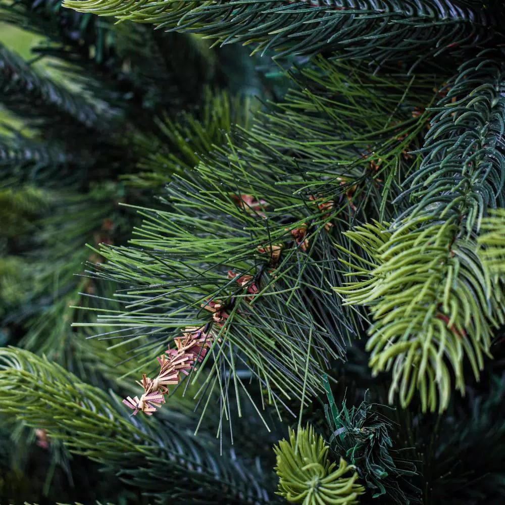 ALEKO 9 ft. Unlit Traditional Artificial Christmas Tree with 2680 Tips
