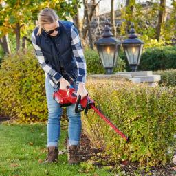 Toro 60V Flex-Force 24 in. Cordless Hedge Trimmer with 2.5 Ah Battery and Charger thumbnail 4