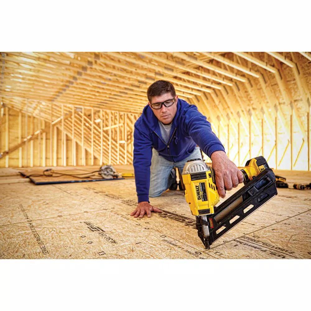 DEWALT 20V MAX XR Brushless 30-Degree Framing Nailer Kit with 4Ah and Bonus 5Ah Battery