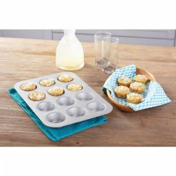 Chicago Metallic Commercial II 12-Cup Muffin and Cupcake Pan thumbnail 4