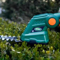 Scotts 7.2V Cordless Telescoping Pole Shrub Trimmer with 2 Ah Battery and Charger thumbnail 4