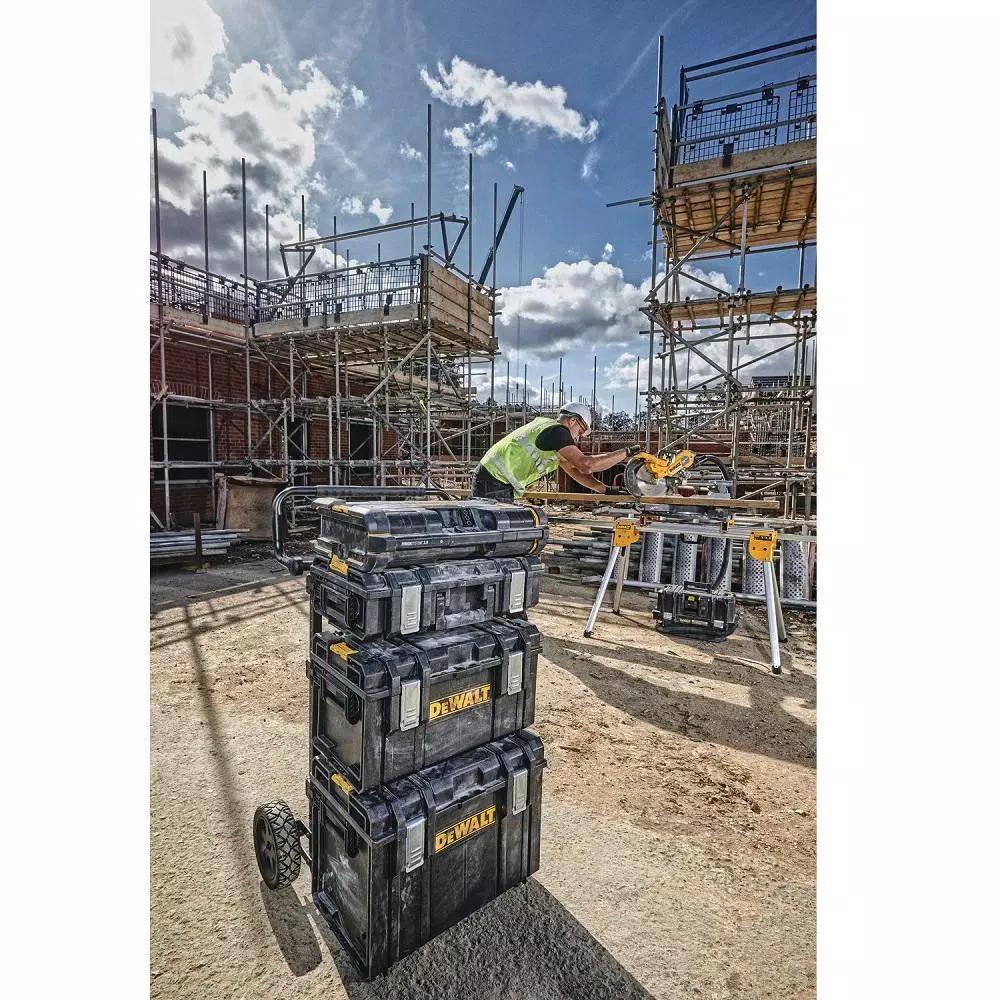 DEWALT TOUGHSYSTEM 2.0 Bluetooth Jobsite Radio and Charger