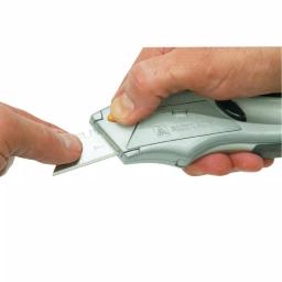 Alltrade Squeeze Auto-Loading Utility Knife with 6 Heavy Duty Blades thumbnail 4