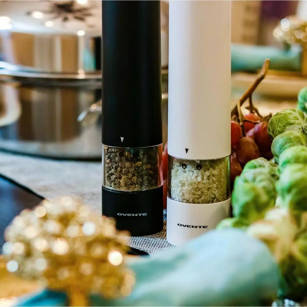 Ovente Electric Salt and Pepper Grinder Set, Battery Operated, Adjustable Coarseness, Black and White