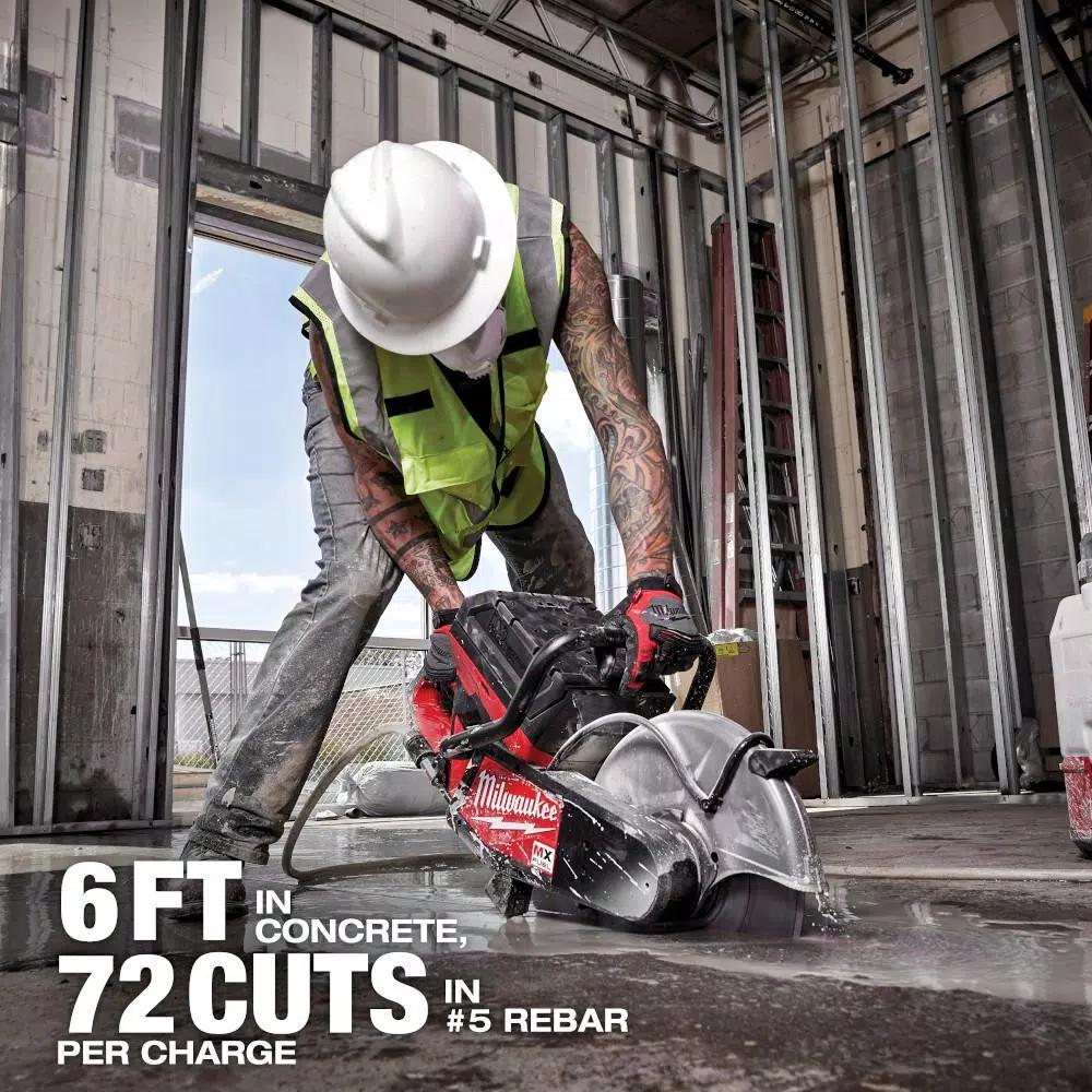 Milwaukee MX FUEL 14 in. Cordless Cut-Off Saw Kit with 2 Batteries and M18 SWITCH TANK Backpack Water Supply Kit
