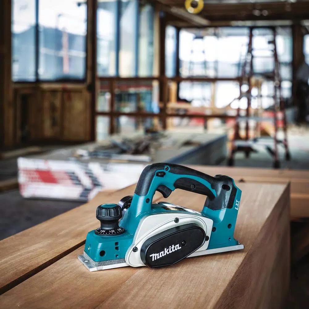Makita 18V LXT Cordless 3-1/4 in. Planer with Bonus 5.0Ah Battery